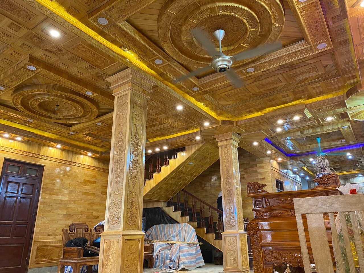 sơn PU trần gỗ tự nhiên